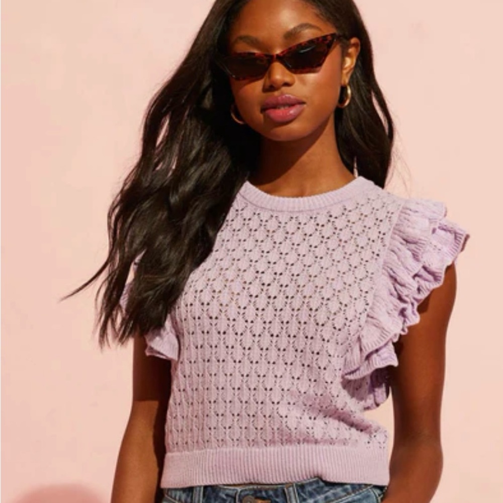 NWT-women’s small lavender short sleeve ruffle sweater from Vici.